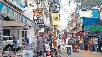 Located in the central district of Delhi, Karol Bagh is a mixed residential and commercial place, home to the famous Gaffar market and a busy Ajmal Khan road.