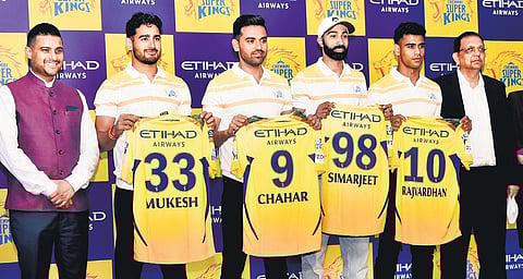 Etihad Airways Chief Revenue & Commercial Officer Arik De and CSK Cricket Limited  Director Rakesh Singh (from Left) Mukesh Choudhary, Deepak Chahar, Simarjit Singh & Rajvardhan Hangargekar at the announcement of the partnership 