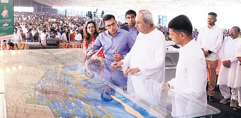JSW Group chairman Sajjan Jindal briefing Chief Minister Naveen Patnaik on the integrated steel project at Paradip.