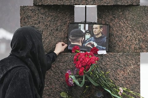 Over 100 detained at memorials for Navalny in Russia