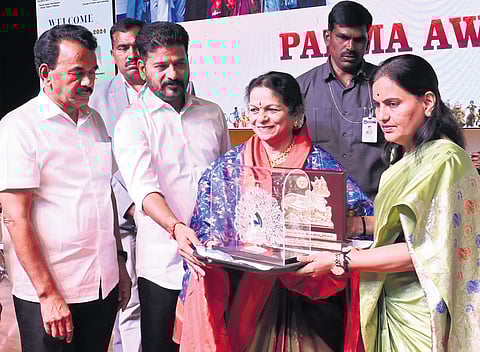 Revanth Reddy and minister Jupally Krishna Rao felicitate Uma Maheshwari in Hyderabad Sunday. She is the recipient of Padma Shri award for Harikatha.  
