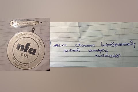 The medal and the accompanying note.