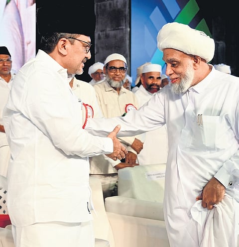 Samastha Kerala Jam-Iyyathul Ulema president Syed Muhammd Jiffiri Muthukoya Thangal (right) with IUML state president Panakkad Syed Sadiq Ali Shihab Thangal at the SKSSF conference in Kozhikode on Sunday.