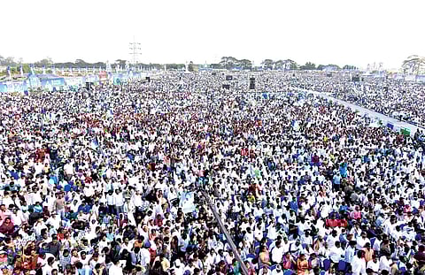 Chief Minister YS Jagan Mohan Reddy greets the YSRC party rank and file at the Siddham meeting in Denduluru of Eluru district on Saturday.