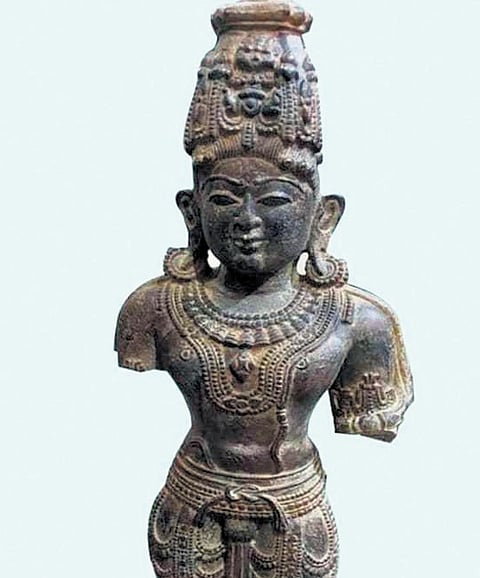 Perumal idol among 101 stolen 
antiquities handed over to ASI
