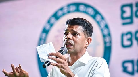 5T & Nabin Odisha Chairman VK Pandian