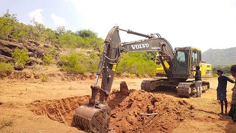 Betnoti police seized three trucks, a dumper and a JCB machine allegedly involved in illegal transportation of morrum.