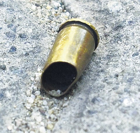 Two employees injured after goon opens fire outside bar in city, 3 held,  police on the lookout for shooter