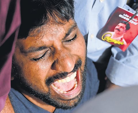Sathyanathan’s son, Salilnath broke down when the body was brought to Koyilandy after a postmortem examination on Friday.