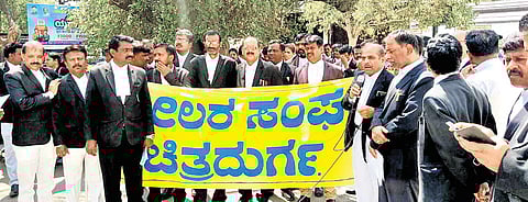 Members of Chitradurga Bar Association stage a protest against the Ramanagara police, in Chitradurga on Tuesday.