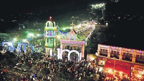 A large number of devotees thronged Gunadala Mary Matha shrine on the last day of centenary celebrations in Vijayawada on Sunday.