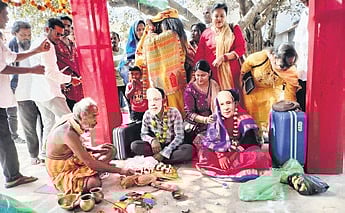 The Dharmasala unit of Congress organised the marriage ceremony on the premises of Jemasuni temple at Jaraka bazaar here.
