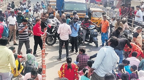 College Students and Graduates Association Of The Blind staging a 
road roko at Kodambakkam | Express