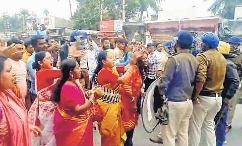 Women protesters take to the streets in strife-torn Sandeshkhali (Photo | Express)