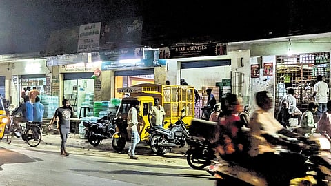 Two Tasmac shops operate within a few metres at Kagithapattarai in Vellore| S Dinesh