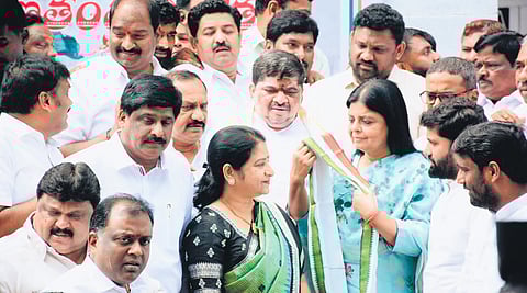 AICC Telangana in-charge Deepa Dasmunshi welcomes Hyderabad Deputy Mayor Mothe Srilatha Reddy into the Congress 
at the Gandhi Bhavan in Hyderabad on Sunday, Feb 25, 2024.
