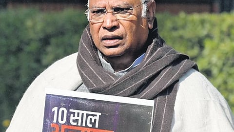 Congress president Mallikarjun Kharge showing the ‘black paper’ on the BJP govt to media persons | Shekhar Yadav