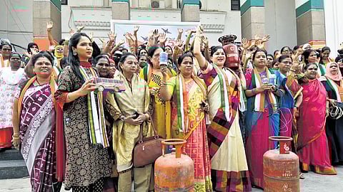 Telangana Mahila Congress celebrated the State government's decision to give gas cylinder at Rs 500 to women as part of Mahalaxmi scheme.