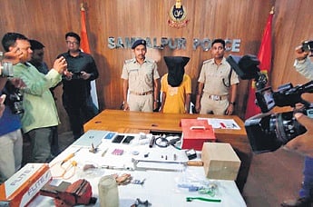 The police with the accused Abhilash Mishra