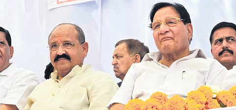 Prahlad Gunjal with Shanti Dhariwal when the public meeting began | express