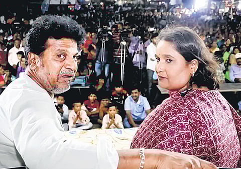 Actor Shivarajkumar and his wife Geetha during an election campaign at Haranahalli in Shivamogga taluk on Wednesday evening