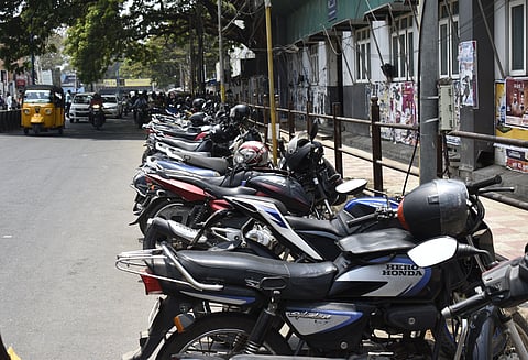 Scarce parking space adds to woes of Coimbatore Medical College Hospital patients