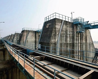 Following NDSA officials directives, Sundilla barrage emptied for inspection 