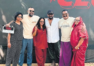 The film has an ensemble cast comprising Dileesh Pothan, Vishnu Agasthya, Vani Viswanath, Vijayaraghavan, Vincy Aloshious, Ramzan Muhammed, Surabhi Lakshmi, and Unnimaya Prasad. 