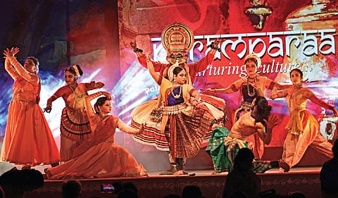 The scene at Sri Dharmapuri Kshetram, Miyapur, organised by Parampara in collaboration with Trikayaa Dance Foundation was nothing short of a visual feast.