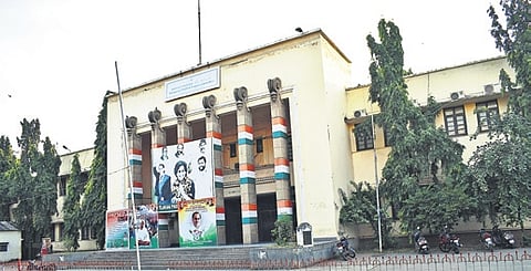 Trouble in Congress as leadership, ministers tread different paths