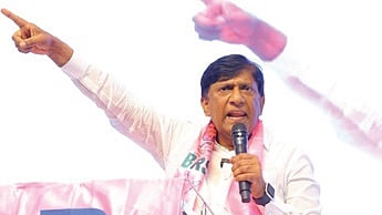 Vinod addresses at an event in Alugunur