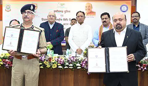 Signing of an MoU between Chhattisgarh police and HNLU in Raipur.