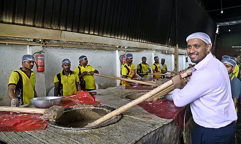 Mohd Abdul Mohsi of Pista House, Attapur, making haleem.