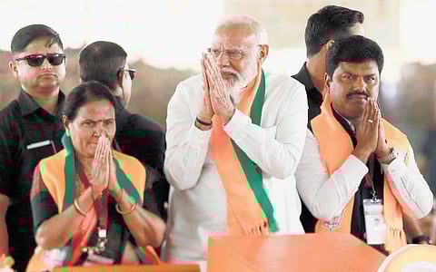 Prime Minister Narendra Modi, accompanied by BJP candidates for Davanagere Gayathri Siddeshwara and Shivamogga B Y Raghavendra, arrive at the election rally venue in Shivamogga on Monday