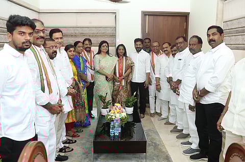 Hyderabad Mayor Gadwal Vijayalakshmi joins Congress in presence of CM Revanth Reddy