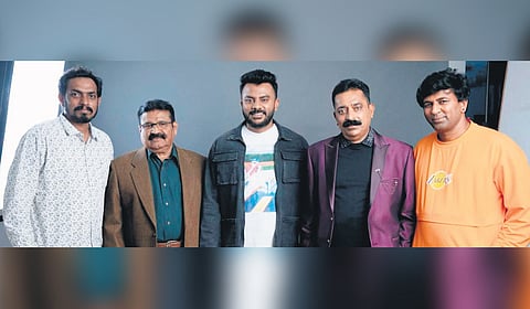 Vidyarthi Vidyarthiniyare movie team