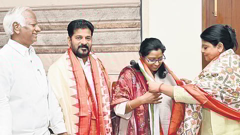 AICC Telangana in-charge Deepa Dasmunshi welcomes Kadiyam Srihari and his daughter Kavya into the Congress fold in the presence of Chief Minister A Revanth Reddy on Sunday