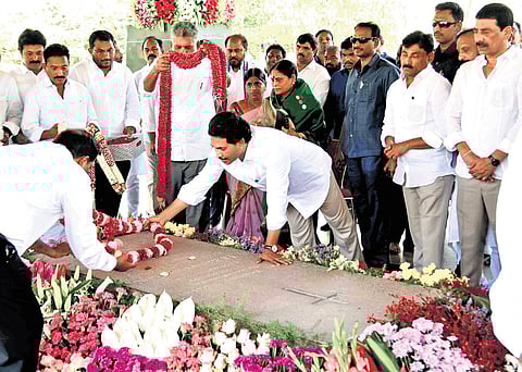 Before commencing his ‘Memanta Siddham’ campaign, CM Jagan paid homage to his father YS Rajasekhar Reddy at YSR Ghat in Idupulapaya on Wednesday 