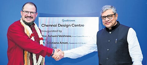 Qualcomm president and CEO Cristiano Amon (left) with Vaishnaw.