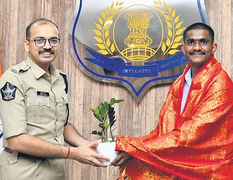 Garud Sumit Sunil felicitated Uday Krishna Reddy at the District Police Office on Friday. 