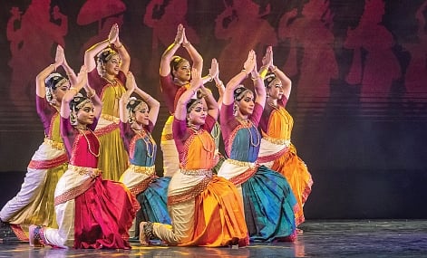 Dancers adorned in vibrant traditional attire, mesmerised the crowd with their performance of the popular Ramadas kirtana.