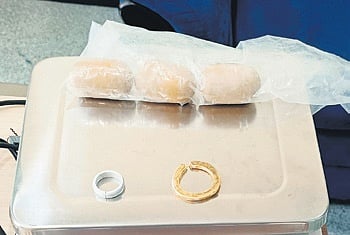 The seized gold articles 