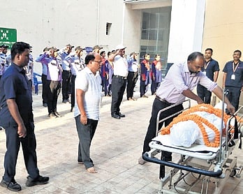 Donor Sanjukta Patra being accorded state honour at Utkal Hospital 