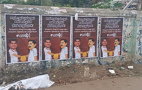 The posters featured caricatures of the two leaders trying to negotiate a secret deal for alliance.