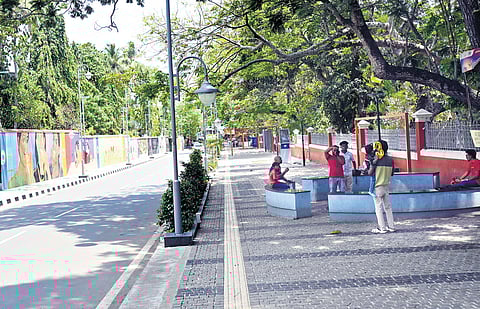 Manaveeyam Veedhi, where a man suffered neck injuries during a clash between two groups of youngsters. 