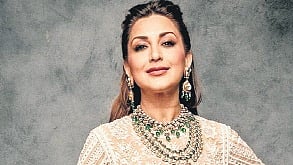  Sonali Bendre