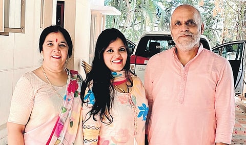 Sanskriti Singh with her father Rakesh Singh and mother Gargi