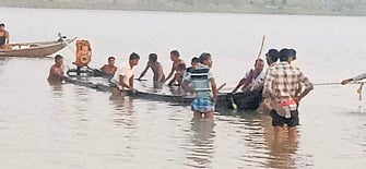 Till reports last came in, the rescue operation was still underway with emergency lights arranged by the Jharsuguda collector.