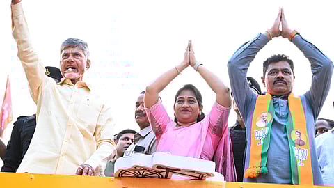 TDP chief Chandrababu Naidu takes part in ‘Praja Galam’ at Payakaraopet.