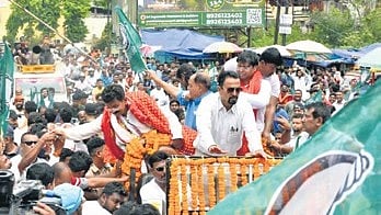 Sarada Nayak along with Dilip Tirkey at a roadshow in Rourkela